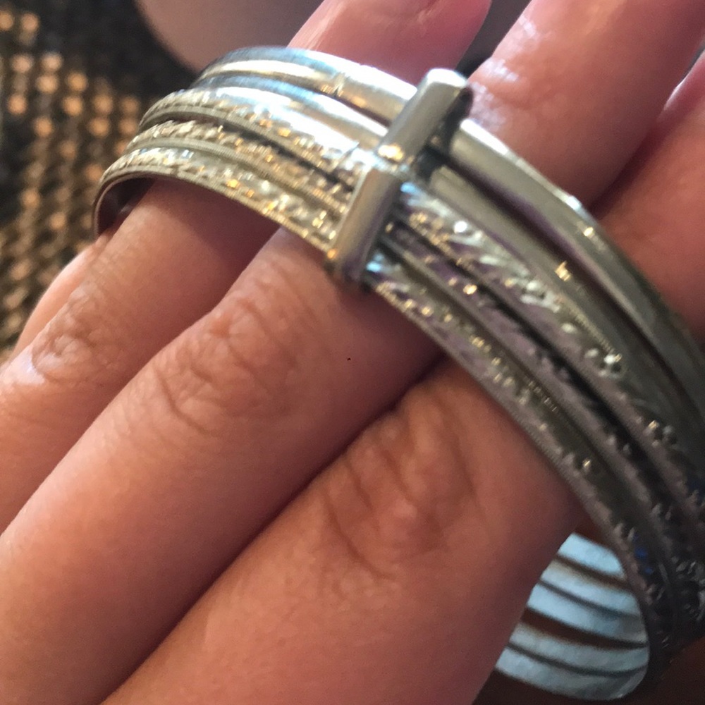 Metal bangles with braid pattern - Picture 3 of 3